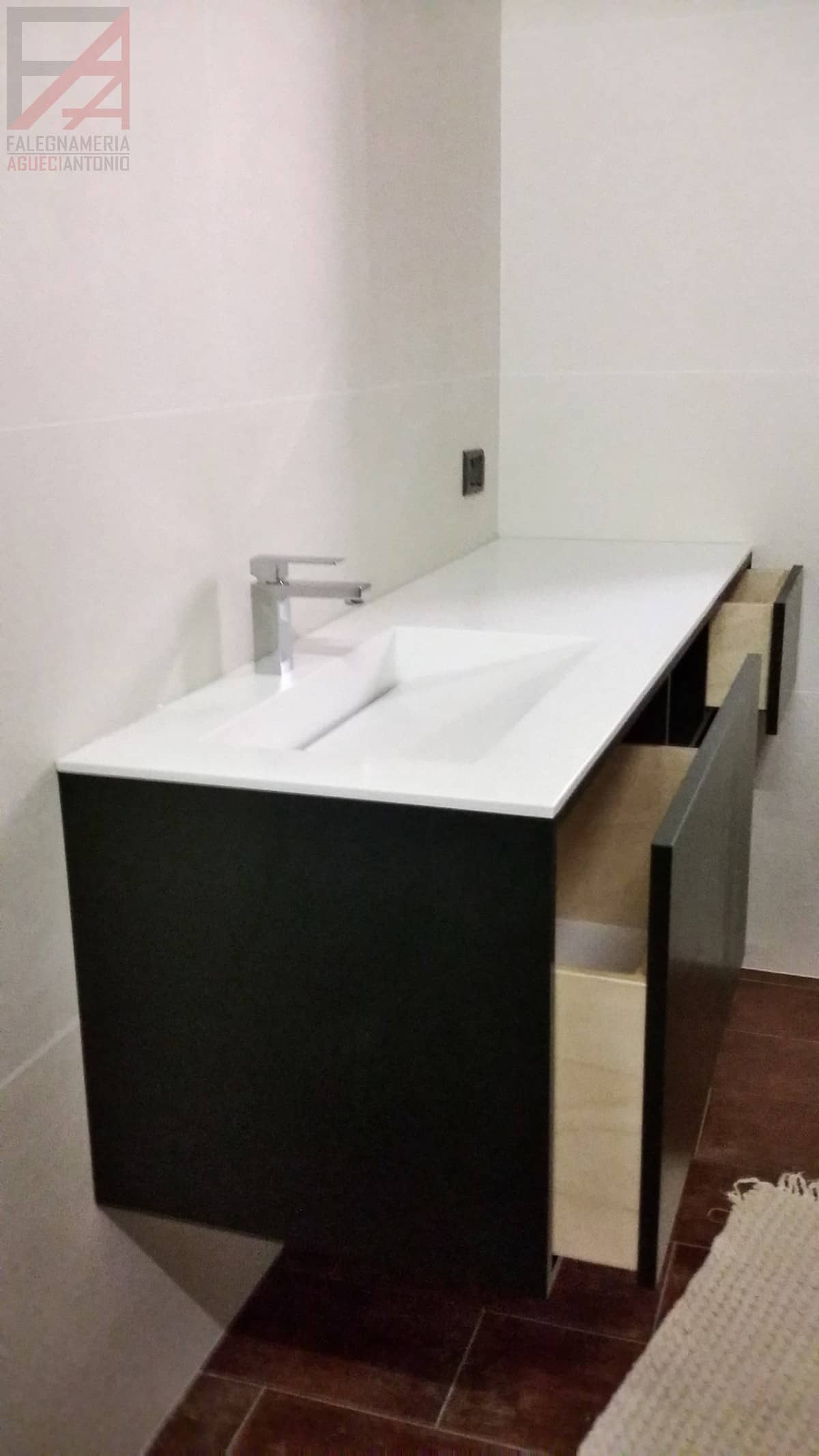 Falegnameria Agueci Antonio - Mobile bagno con base in corian e lavabo integrato