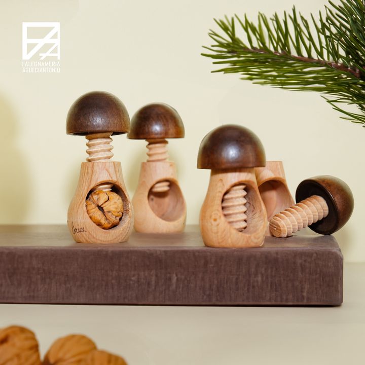 Schiaccianoci in Legno Artigianali 🥜

Scopri i nostri Schiaccianoci in legno