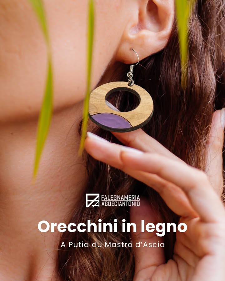 Il legno prende forma anche nei dettagli
I nostri orecchini sono